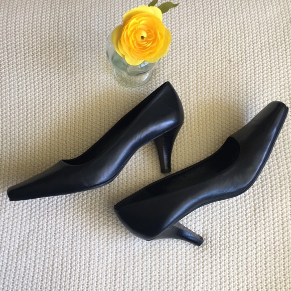 Bass Pumps - Black Leather - Square Toe - Picture 3 of 6